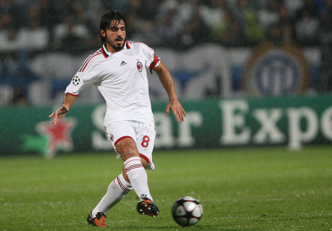 哥本哈根球迷单场向场内投掷83枚烟花，俱乐部被罚15万克朗