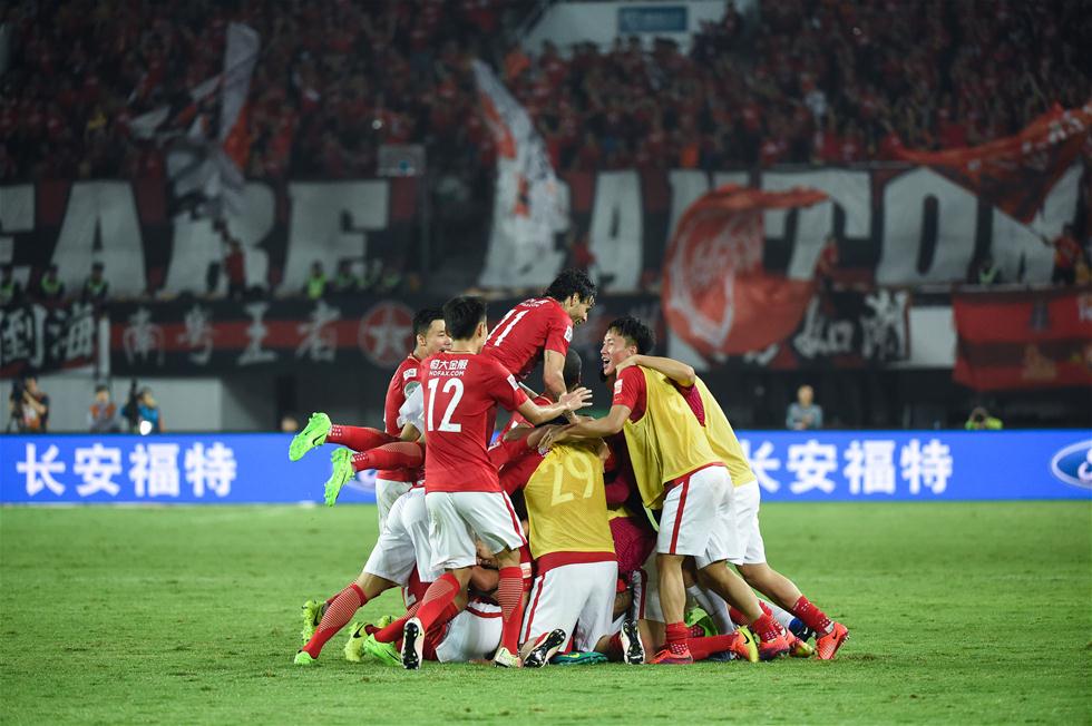 2025／26赛季英超：维拉6连胜狂飙遇枪手不败金身！英超榜首保卫战即将打响（英超2025／26：阿斯顿维拉六连胜碰上阿森纳不败纪录，榜首保卫战一触即发）