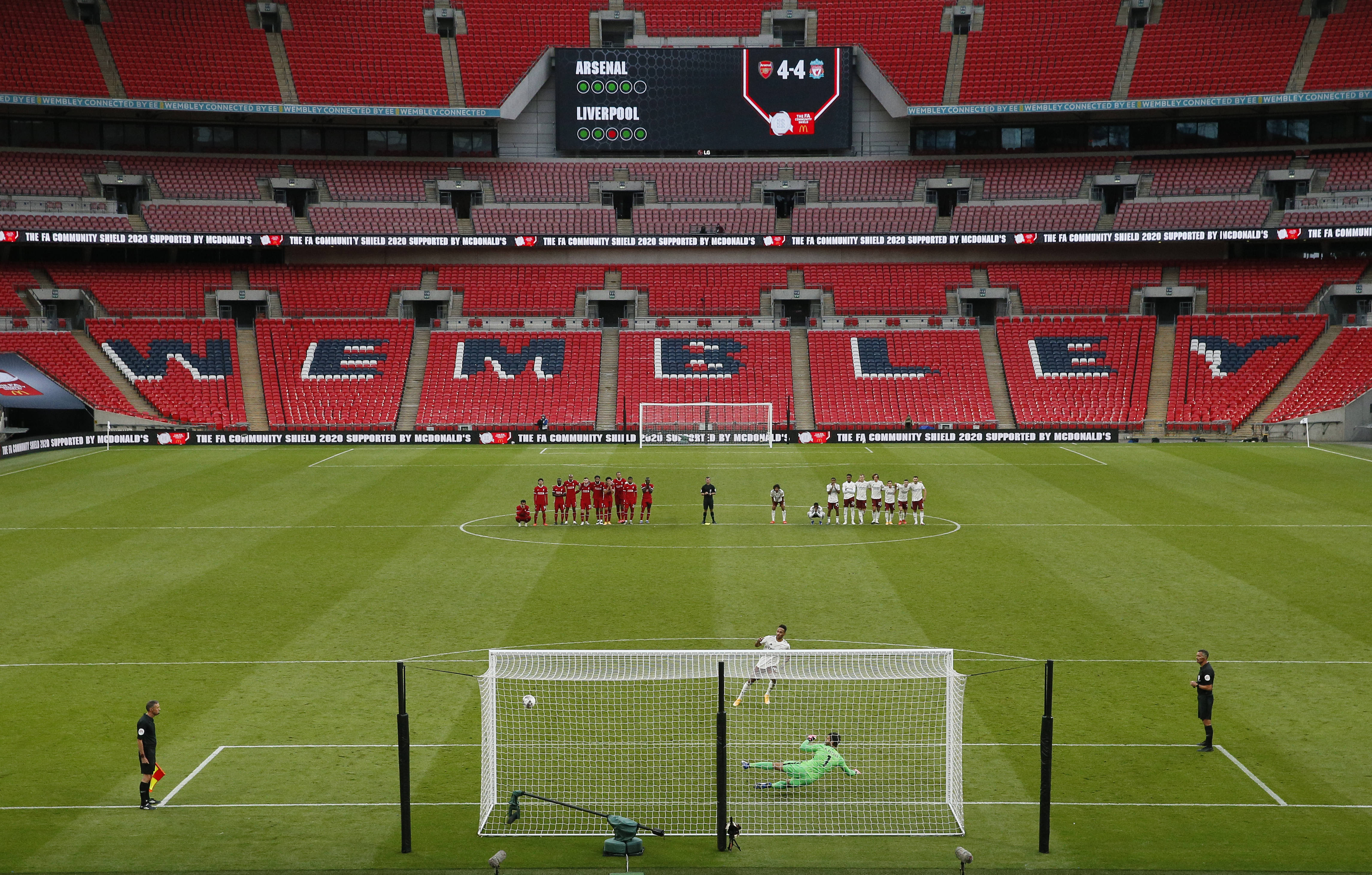 诺伊尔：第三球我知道出击会冒很大风险，当时想提前化解危险